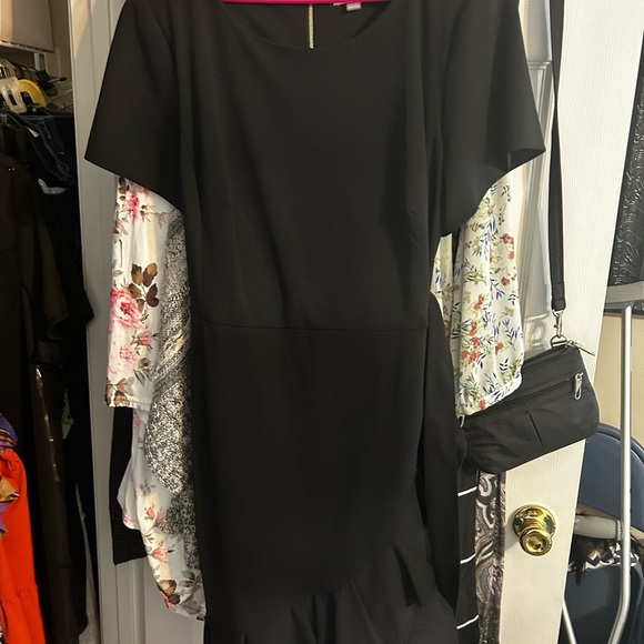 Calvin Klein Dresses & Skirts - Calvin Klein Black Short-Sleeve Midi Dress with Ruffle Hem